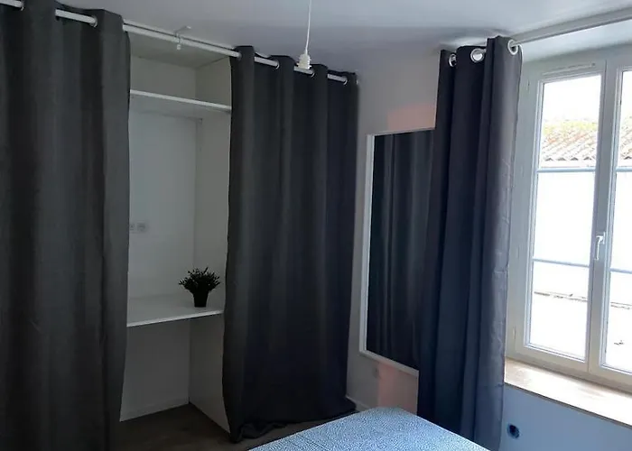 La Terrasse, Hyper Centre Au Calme Avec Stationnement 瑟堡